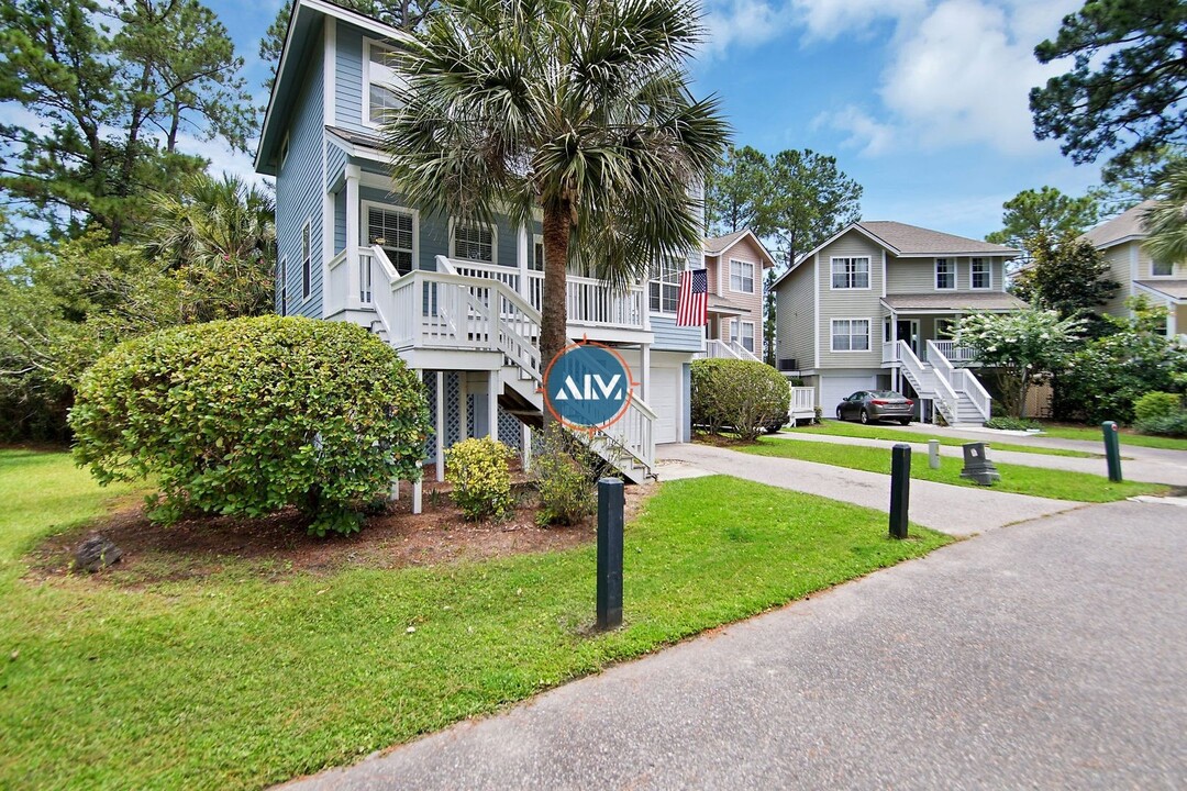 15 Pine Burr Rd E in Hilton Head Island, SC - Building Photo