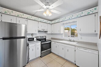 1561 NE 12th Terrace in Jensen Beach, FL - Building Photo - Building Photo