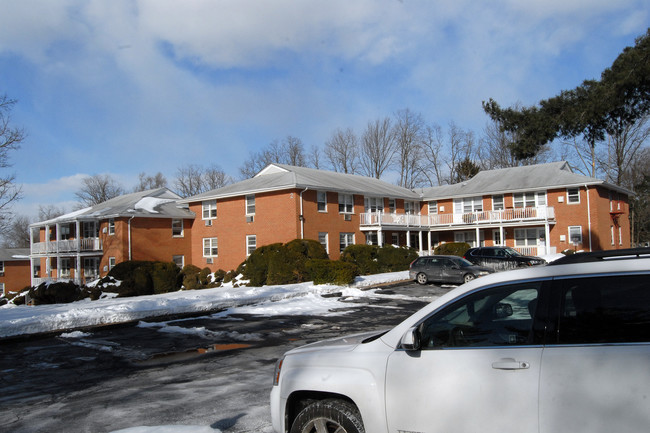 Lindsley Arms Apartments in Morristown, NJ - Building Photo - Building Photo