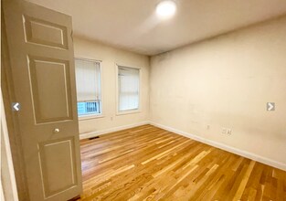 128 Hillside St, Unit #2 in Boston, MA - Building Photo - Building Photo