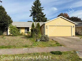 330 S Heather St in Cornelius, OR - Building Photo