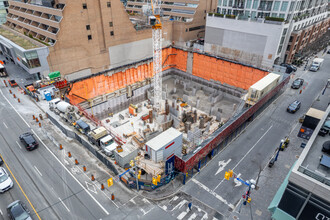 140 Yorkville Ave in Toronto, ON - Building Photo - Building Photo