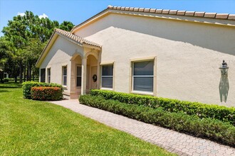 8131 Mulligan Cir in Port St. Lucie, FL - Building Photo - Building Photo