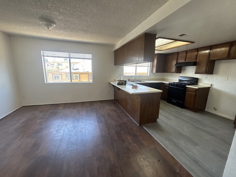 225 S Curtis Ave in Alhambra, CA - Building Photo