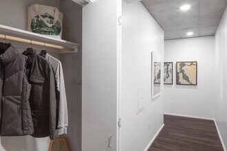 NV Apartments in Portland, OR - Building Photo - Building Photo