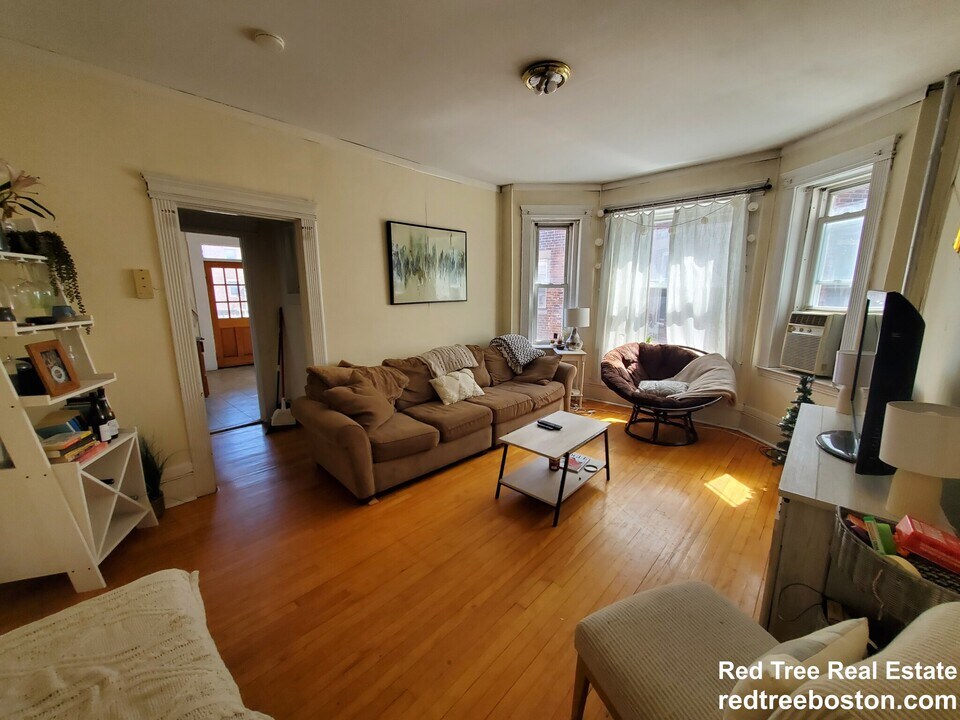 12 Royce Rd, Unit 2 in Boston, MA - Building Photo