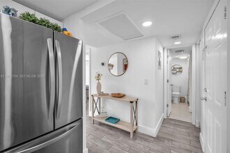 9431 Live Oak Pl in Davie, FL - Foto de edificio - Building Photo