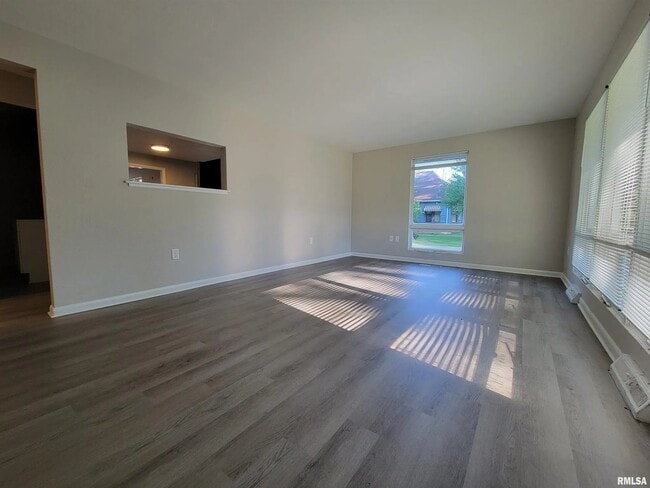 1111 Summer St in Pekin, IL - Building Photo - Building Photo