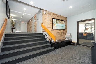 165 Quincy Shore Dr, Unit Apt C21 in Quincy, MA - Building Photo - Building Photo