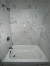 1220 Pembroke St, Unit 3R in Bridgeport, CT - Building Photo - Building Photo