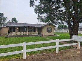 513 5th St in Norco, CA - Building Photo