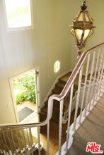 9066 Shoreham Dr in West Hollywood, CA - Building Photo - Building Photo