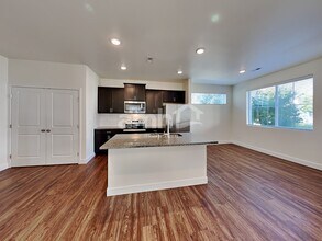 33047 Lookout Ln in Black Diamond, WA - Building Photo - Building Photo