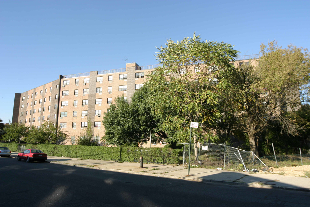 Oceanview in Far Rockaway, NY - Building Photo