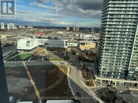 395 Square One Dr in Mississauga, ON - Building Photo