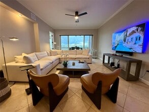 8743 The Esplanade in Orlando, FL - Foto de edificio - Building Photo