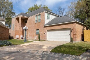 9230 Rouge Cir in Houston, TX - Building Photo