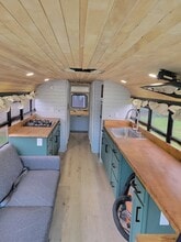 2450 44th St S, Unit Skoolie in St. Petersburg, FL - Foto de edificio - Building Photo