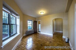 2 Elmwood Ave in Winchester, MA - Building Photo