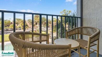 2305 Aaron St, Unit 314 in Port Charlotte, FL - Foto de edificio - Building Photo