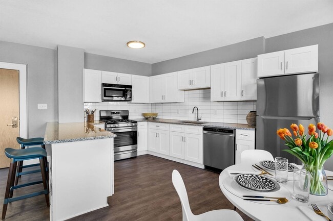 University East Apartments in Cleveland, OH - Building Photo - Building Photo