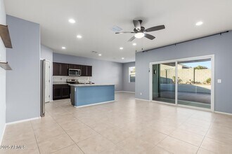 1016 W Beacon Dr in Casa Grande, AZ - Building Photo - Building Photo