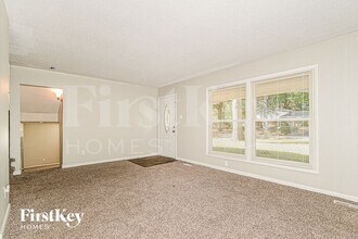 6680 Foxshire Dr in Florissant, MO - Building Photo - Building Photo