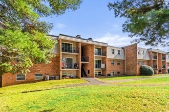 Sterlingwood Apartments in Roanoke, VA - Foto de edificio - Building Photo