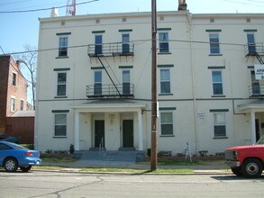 2911-2921 Price Ave in Cincinnati, OH - Foto de edificio - Building Photo