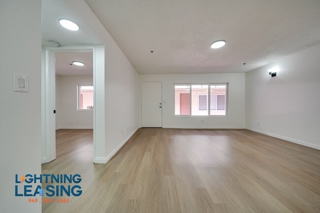 13912 Sayre St in Los Angeles, CA - Building Photo - Building Photo
