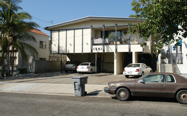 1301 Stanley Ave in Glendale, CA - Building Photo - Building Photo