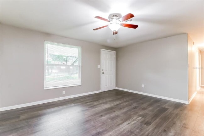 921 Hillside Dr in Lutz, FL - Building Photo - Building Photo