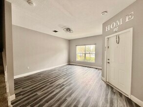236 Lake Monterey Cir in Boynton Beach, FL - Foto de edificio - Building Photo