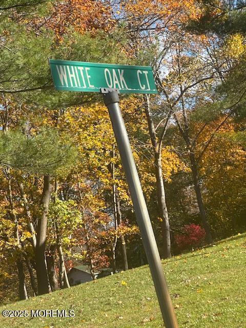 15 White Oak Ct in Howell, NJ - Building Photo