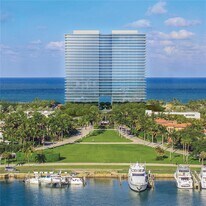10201 Collins Ave in Bal Harbour, FL - Building Photo