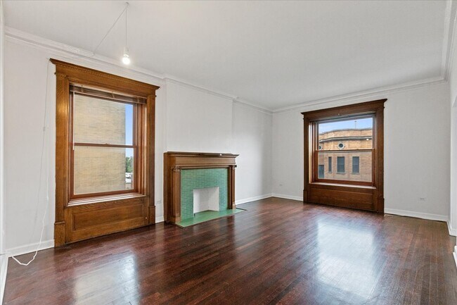 559 W Surf St in Chicago, IL - Building Photo - Building Photo