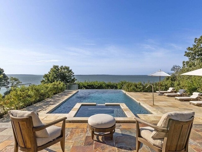 25 Rawson Rd in Sag Harbor, NY - Building Photo - Building Photo