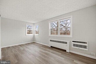 235 N George Mason Dr in Arlington, VA - Building Photo - Building Photo