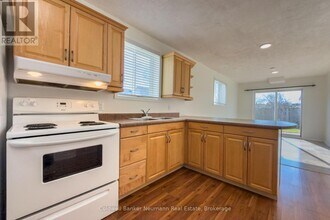 18 O'Connor Ln in Guelph, ON - Building Photo - Building Photo