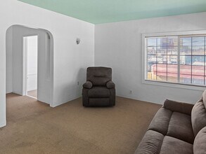 2466 Seminary Ave in Oakland, CA - Foto de edificio - Building Photo