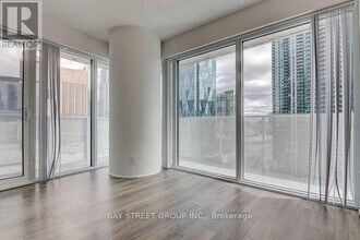 88-2088 Harbour St in Toronto, ON - Building Photo - Building Photo