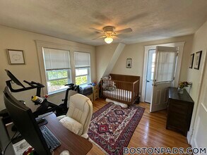 1145 Boylston St, Unit 4 in Newton, MA - Foto de edificio - Building Photo