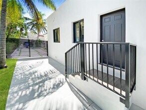 1687 SW 11th St in Miami, FL - Building Photo - Building Photo