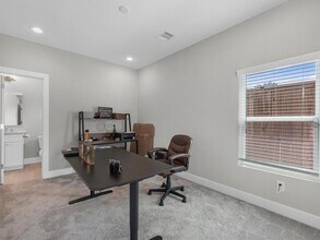 4450 W Tidwell Rd in Houston, TX - Building Photo - Building Photo