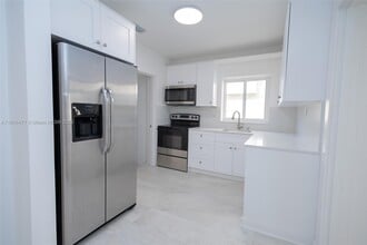 2675 SW 24th Ter in Miami, FL - Building Photo - Building Photo