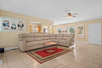 351 SE Solaz Ave in Port St. Lucie, FL - Building Photo - Building Photo
