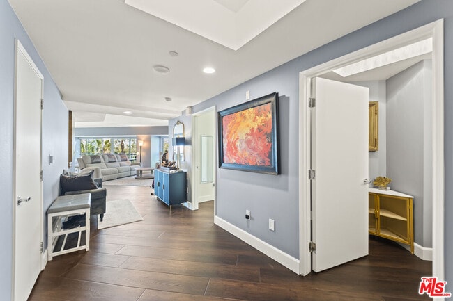 13600 Marina Pointe Dr in Marina Del Rey, CA - Foto de edificio - Building Photo