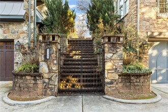 2125 Cooper Lake Rd SE, Unit A in Smyrna, GA - Building Photo - Building Photo