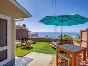 22605 Pacific Coast Hwy in Malibu, CA - Building Photo - Building Photo