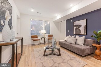 629 W Girard Ave in Philadelphia, PA - Building Photo - Building Photo